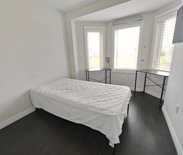 For Lease - 256 Glenashton Drive, Oakville, Ontario - Photo 3