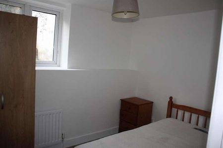 Gleneagle Road, London, SW16 - Photo 5