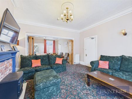6 bedroom House To Let Total Size: 1938 SQ FT - Photo 2