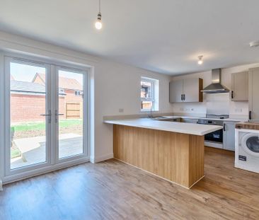 4 bedroom detached house to rent - Photo 3