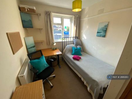 6 bedroom semi-detached house to rent - Photo 2