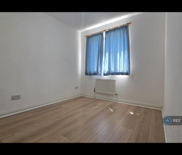 4 bedroom end of terrace house to rent - Photo 6