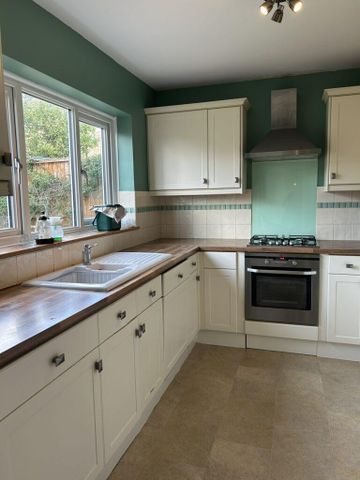 3 bedroom end of terrace house to rent - Photo 3