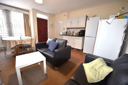 3 bedroom House in Royal Park Road, Leeds - Photo 2