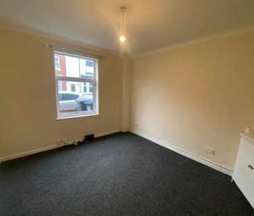 Terraced House to rent on - Photo 4