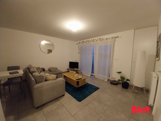 Location Appartement 2 pièces 46m² CHARTRES DE BRETAGNE 35131 - Photo 1