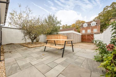 1 bedroom in a house share to rent - Photo 5