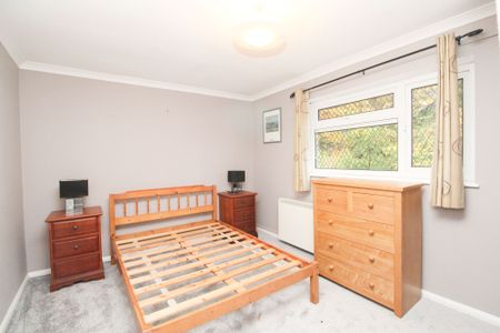 1 bedroom Flat to rent - Photo 3