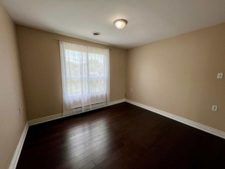For Lease - 983 Victoria Park Avenue Unit# 2nd Floor, Toronto, Ontario - Photo 4