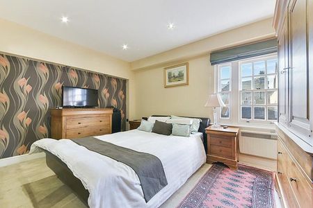 Two bedroom flat with allocated parking space close to Wapping Station. - Photo 4