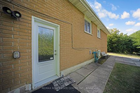 For Lease - 35 Madison Street, Brampton, Ontario - Photo 3