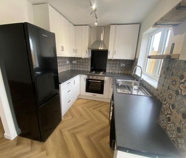 2 bedroom semi-detached house to rent - Photo 2