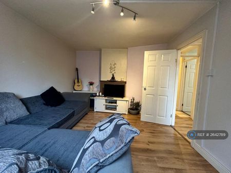 2 bedroom flat to rent - Photo 2