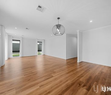 Stylish & Spacious Four Bedroom Family Home - Photo 2