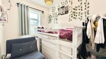 4 bedroom terraced house to rent - Photo 5