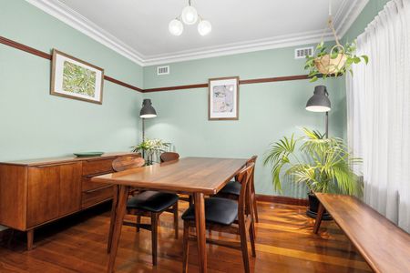 Charming Weatherboard With Wide Frontage & Dual Crossovers - Photo 2