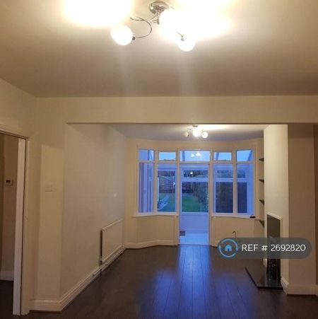 3 bedroom semi-detached house to rent - Photo 4