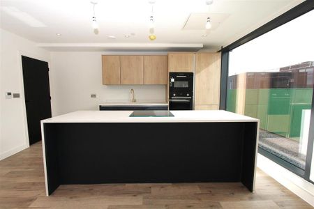 3 bedroom flat to rent - Photo 4