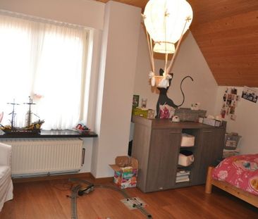 Rustig gelegen gerenoveerde woning met ruime tuin en garage. - Foto 1