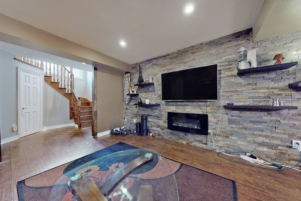 For Lease - 5861 Tenth Line, Mississauga, Ontario - Photo 1