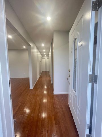 For Lease - 882 Southdown Drive, Oshawa, Ontario - Photo 2