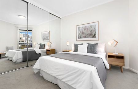 Beautiful 2 Bedroom Apartment in the Heart of Waterloo - Photo 3