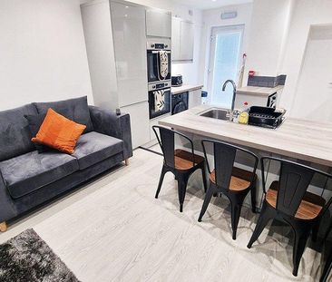 6 bedroom terraced house to rent - Photo 5