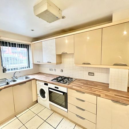 1 bedroom in a house share to rent - Photo 4