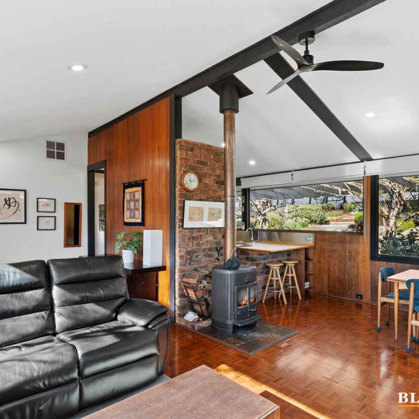 Three Bedroom Home With Beautiful Landscaped Gardens - Photo 1