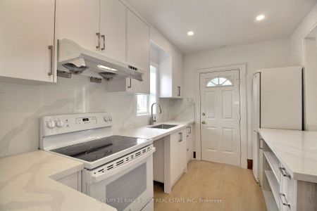 Semi-Detached Home For Lease | C8119176 - Photo 2