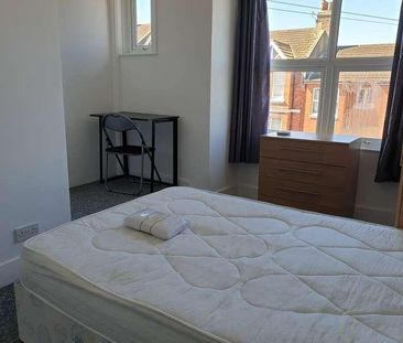Sandown Road, Brighton, BN2 - Photo 2