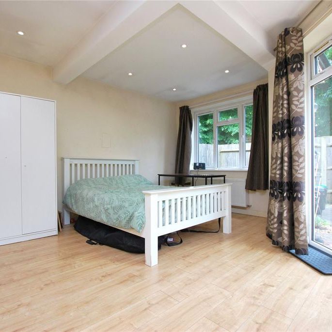 Studio to rent - Photo 1