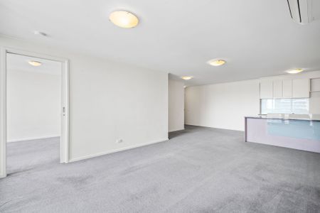 MODERN AND SPACIOUS TWO BEDROOM APARTMENT IN SOUTHBANK - Photo 5