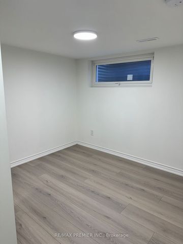 For Lease - 18 Madonna Gardens, Toronto, Ontario - Photo 5