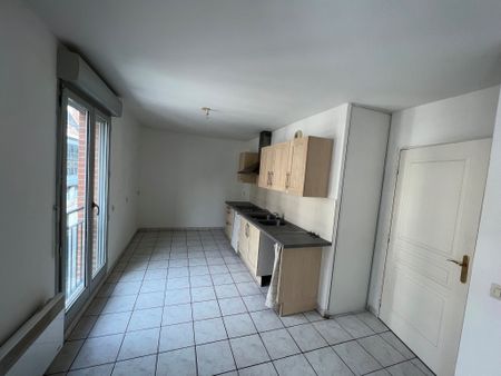 APPARTEMENT EN PLEIN COEUR DU CENTRE VILLE AVEC PLACE DE PARKING EN SOUS TERRAIN - Photo 3