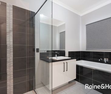 Brand new Family Home in Cranbourne East - $600/week - Photo 1
