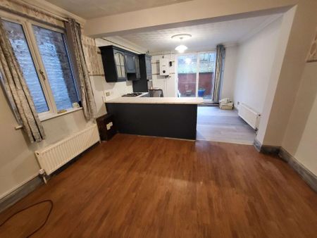 3 bedroom terraced house to rent - Photo 3