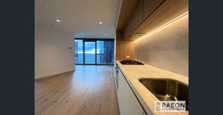 Luxurious and Convenient Living in Melbourne CBD - Photo 4