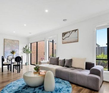 Stylish Living with Modern Comfort & Effortless Appeal - Photo 1