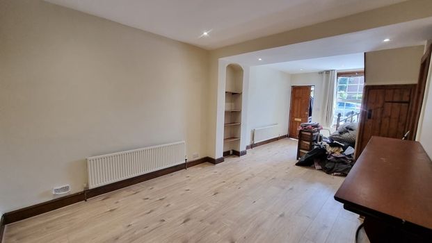 2 Bed Terraced House, Rolleston Road, CR2 - Photo 1