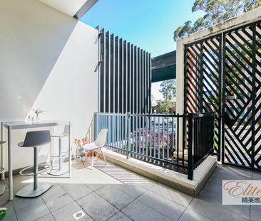 Rosebery 2 Bed & Study 2 bath w/front & back yard, Carspace Lease. - Photo 3