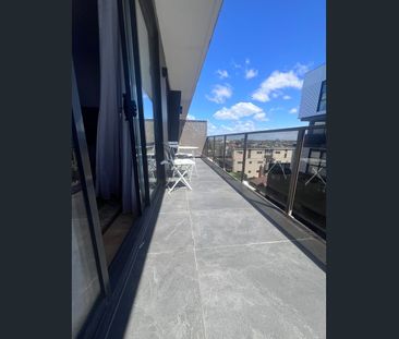 Low Maintenance One Bedroom apartment. - Photo 2