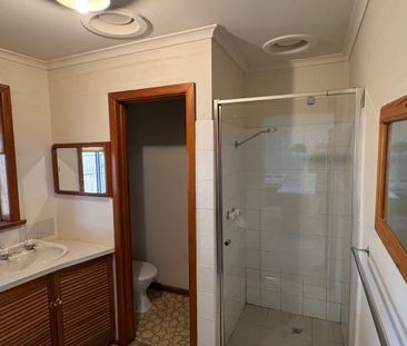 LOW MAINTENANCE LIVING! - Photo 2