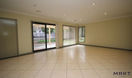 10 McCrae Street, Garran ACT 2605 - House For Rent | Domain - Photo 3