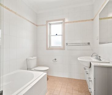 Spacious 3 Bedroom Townhouse - Photo 1