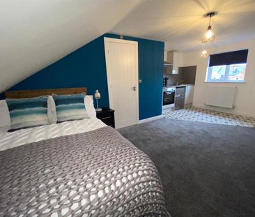 1 bedroom in a house share to rent - Photo 2