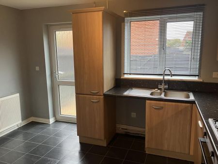 2 bedroom terraced house to rent - Photo 2