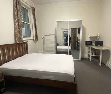 Fully Furnished Ensuite room on London Street - Photo 3