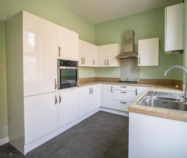 3 bedroom terraced house to rent - Photo 4