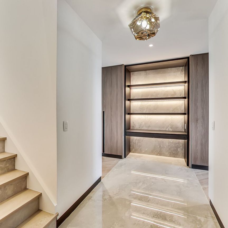 Yorkville's Finest: Unmatched Sky Penthouse, 2665 sqft, 10' Ceilings, Chef's Kitchen, Private Rooftop Terrace. Luxury Living at Its Peak! - Photo 1